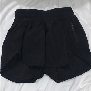 Black LuLuLemon Tracker Short V 4”